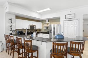 Köök või kööginurk majutusasutuses Tidewater Beach Resort #2801 by Book That Condo