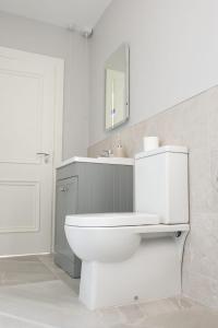 Koupelna v ubytování Creggan Deveskey Cottage + 34 fotografií