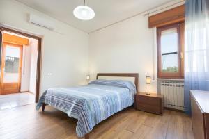 Cama o camas de una habitación en Casa frente al mar con terraza panorámica