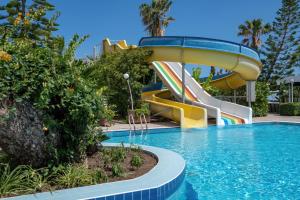 - un toboggan aquatique dans la piscine d'un complexe dans l'établissement Club Marakesh Hotel - All inclusive, à Antalya
