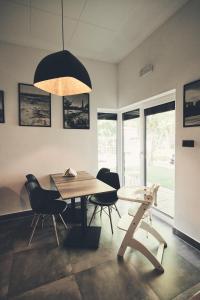 Holiday Siesta Pensjonat, Domki的休息区