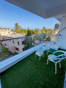 Μπαλκόνι ή βεράντα στο 24 BeachFront Nyali Furnished Apartments