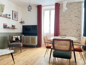 a living room with a table and chairs at Relais Cocorico "Poule" 1 Bedroom with AC Eiffel Tower district in Paris