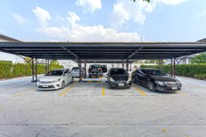 Gallery image ng 芭提雅高尔夫豪华一居室私人享受泳池别墅 sa Ban Huai Yai
