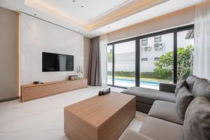 Gallery image ng 芭提雅高尔夫豪华一居室私人享受泳池别墅 sa Ban Huai Yai