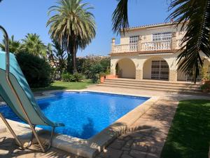a yard with a swimming pool and a house at Villa - Casa Ines in Cambrils