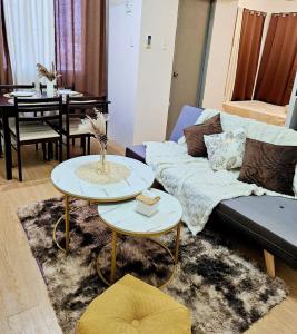 Χώρος καθιστικού στο Bubu and son suites staycation beside enchanted kingdom