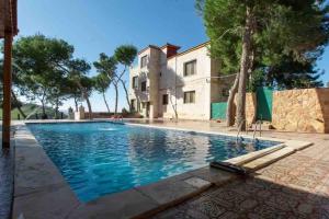 a swimming pool in front of a house at Royal Palace Farm in Al Maşţabah