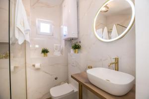 Koupelna v ubytování Mind apartment and rooms + 29 fotografií