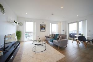 a living room with a couch and a table at Canary Haven- Luxury 2 bedroom 2 bathroom Apartment in London