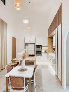 a kitchen and dining room with a table and chairs at RoomAH Sura Jetty in Kampong Pak Sabah