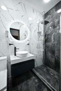 Koupelna v ubytování Address Hotel Yerevan by Imperial + 24 fotografií
