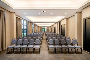 Área de negócios e/ou sala de conferências em Grand Mercure SP Itaim Bibi mais 37 fotos