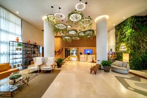 Uma área de estar em Grand Mercure SP Itaim Bibi