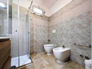 Bilik mandi di Oikia Vacanze Otranto Mare blu +21 gambar
