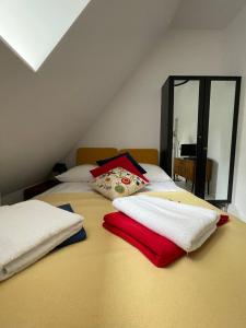 a bedroom with two beds with white and red towels at Białe Tarasy in Mrzeżyno