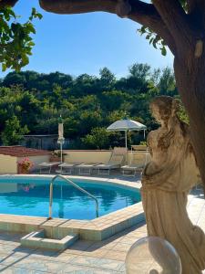 a swimming pool with a statue of a woman at Resort Villa Flavio in Ischia
