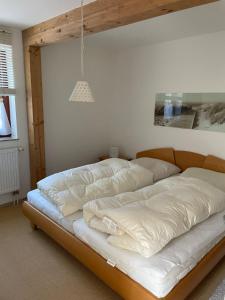 Cama ou camas em um quarto em Ferienwohnung Bootfahrt