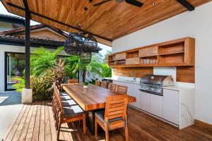 Φωτογραφία από το άλμπουμ του Beachside Bliss 4BR Lux Villa, Pool, Terrace, Golf σε San José Pinilla