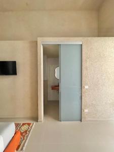 a room with a door leading into a bedroom at FUTURA ROOM&RELAX in Termoli