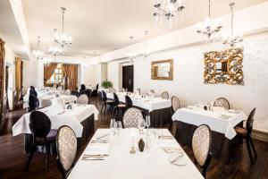 Restoran või mõni muu söögikoht majutusasutuses Grand Palace Brno