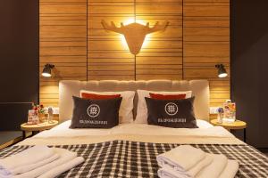 a bedroom with a bed with towels on it at Complex Vazrozhdentsi in Tryavna