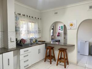 Una cocina o cocineta en La Vue 37 fotos más