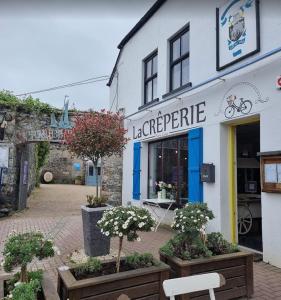 Gallery image of Greystones Glamping - Tent 2 in Greystones +5 photos