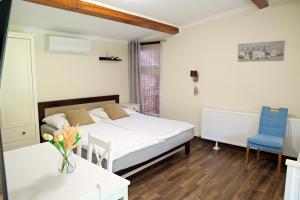 Postel nebo postele na pokoji v ubytování Makotel Apartmanház