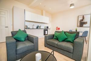 a living room with two couches and a table at Modern 1 Bed Apartment in Central Newark in Newark upon Trent