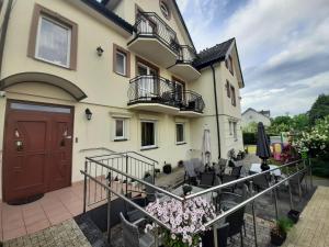 a house with a balcony and a patio at Villa del Marco in Rewal