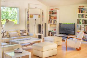 a living room with a couch and a tv at Casa Gazaga, amplia casa con piscina y jardín para toda la familia in Lácar