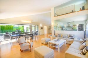 a living room with a couch and a table at Casa Gazaga, amplia casa con piscina y jardín para toda la familia in Lácar