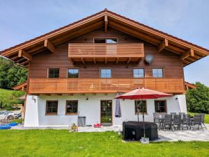 Budova, kde se apartmán nachází + 37 fotografií