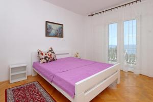 Kama o mga kama sa kuwarto sa Apartments by the sea Klenovica, Novi Vinodolski - 5516