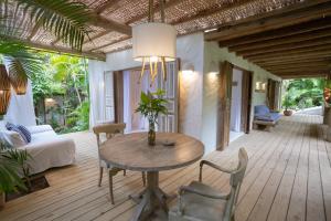 Khu vực ghế ngồi tại Santa Fe Casas Hotel Trancoso