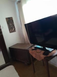 En TV eller et underholdningssystem på Meu cantinho