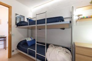 Palanda nebo palandy na pokoji v ubytování UHC Cye Apartments