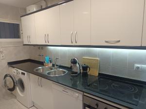 Kuchnia lub aneks kuchenny w obiekcie Delfin Home