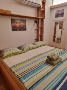 Postel nebo postele na pokoji v ubytování Atlas Apartment with Private Beach and SeaView Blue