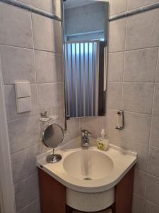 Koupelna v ubytování Atlas Apartment with Private Beach and SeaView Blue