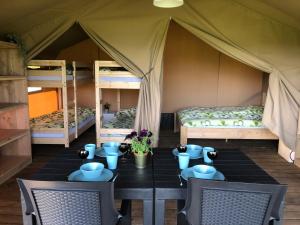 Patio nebo venkovní prostory v ubytování Kemp Sluknov- Glamping