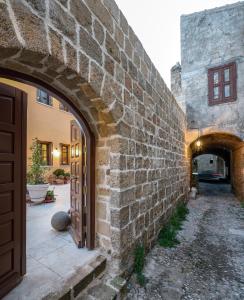 Foto da galeria de Spanish Knights Inn in Ilha de Rhodes