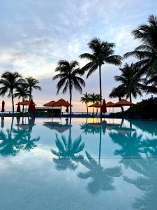 Bazén v ubytování B Ocean Resort Fort Lauderdale Beach nebo v jeho okolí
