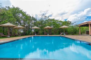 Bazén v ubytování Sigiriya Forest Edge By Marino Leisure nebo v jeho okolí