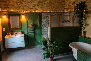 Fotografie z fotogalerie ubytování Chambre Jungle vue sur la campagne à 15min d'Albi v destinaci Mouzieys-Teulet