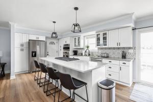 Η κουζίνα ή μικρή κουζίνα στο Game room, 4BR25BA, pool, 7 Beds