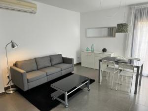 Posezení v ubytování APARTAMENTO ROMELIA 1ºa