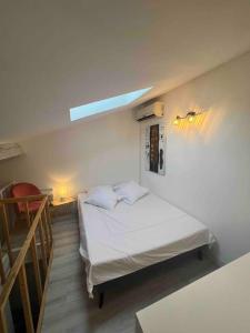a small room with a bed and a staircase at Magnifique T3 duplex in Aubagne