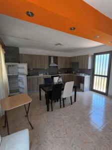 Кухня или мини-кухня в Katerina House
